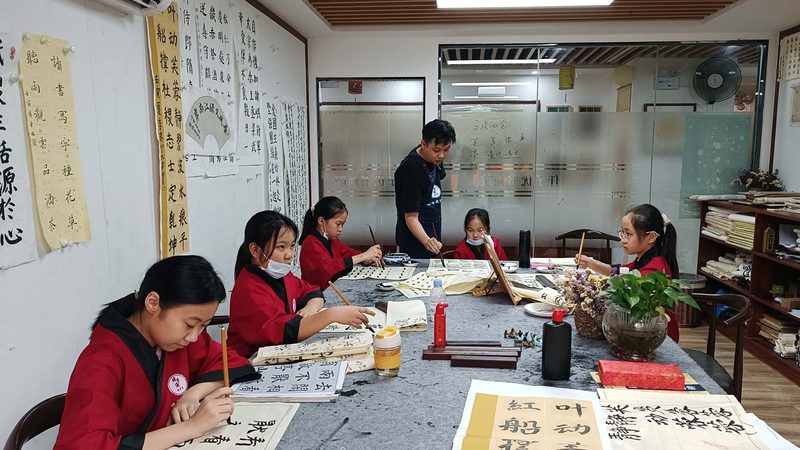 成人教育自学与报班的利弊分析
