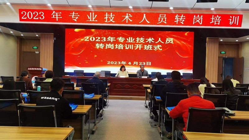 在选择二建或一建培训时，可以从以下几个方面进行考虑：